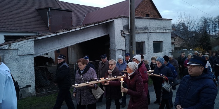 Przedborowa. Z Drogą Krzyżową u św. Jadwigi