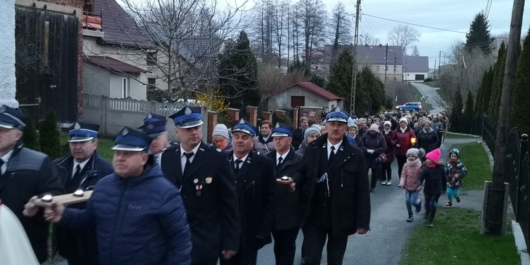 Przedborowa. Z Drogą Krzyżową u św. Jadwigi