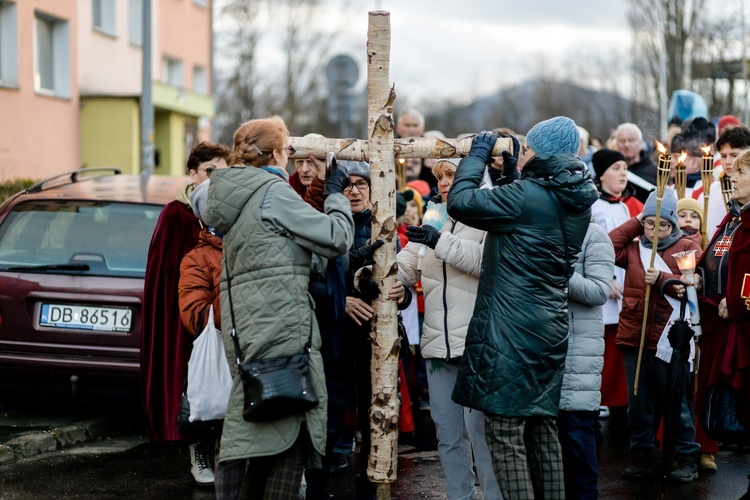 Wałbrzych. Miejska Droga Krzyżowa w parafii Podwyższenia Krzyża Świętego