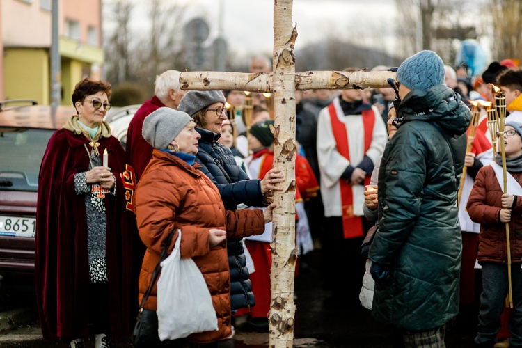 Wałbrzych. Miejska Droga Krzyżowa w parafii Podwyższenia Krzyża Świętego