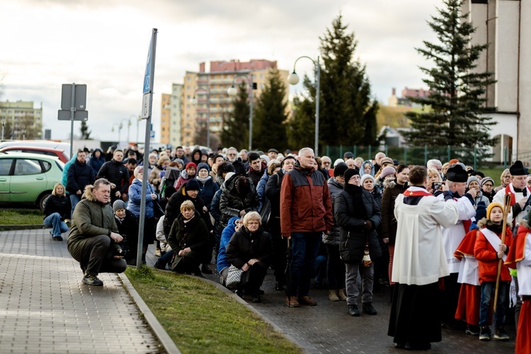 Wałbrzych. Miejska Droga Krzyżowa w parafii Podwyższenia Krzyża Świętego