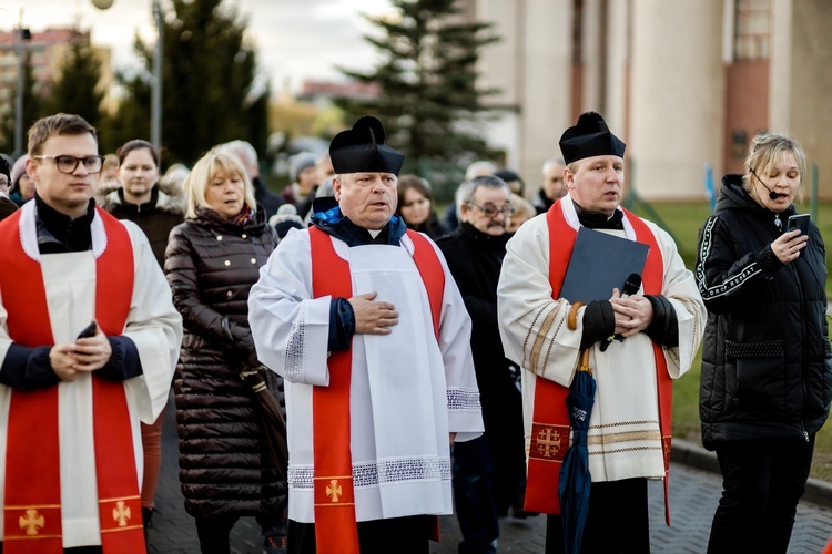 Wałbrzych. Miejska Droga Krzyżowa w parafii Podwyższenia Krzyża Świętego