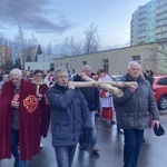 Wałbrzych. Miejska Droga Krzyżowa w parafii Podwyższenia Krzyża Świętego