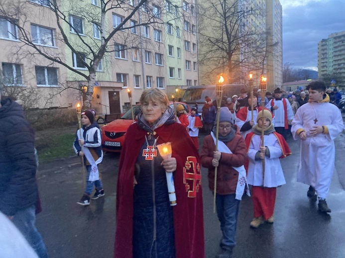 Wałbrzych. Miejska Droga Krzyżowa w parafii Podwyższenia Krzyża Świętego