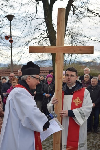 Ząbkowice Śl. Miejska Droga Krzyżowa ze św. Jadwigą i św. Janem Pawłem II 