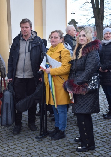 Ząbkowice Śl. Miejska Droga Krzyżowa ze św. Jadwigą i św. Janem Pawłem II 