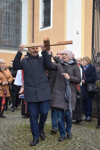 Ząbkowice Śl. Miejska Droga Krzyżowa ze św. Jadwigą i św. Janem Pawłem II 