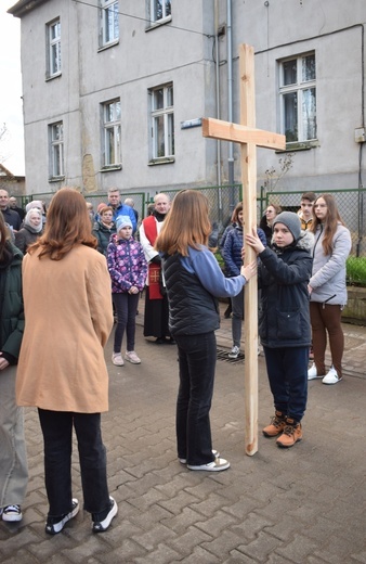 Ząbkowice Śl. Miejska Droga Krzyżowa ze św. Jadwigą i św. Janem Pawłem II 