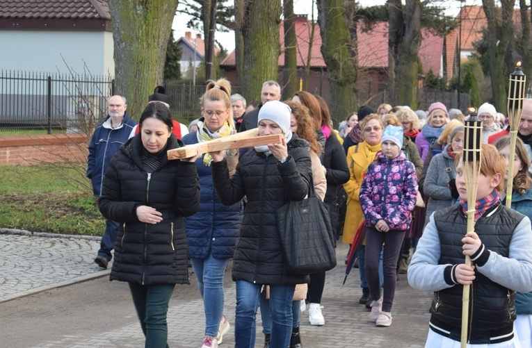 Ząbkowice Śl. Miejska Droga Krzyżowa ze św. Jadwigą i św. Janem Pawłem II 