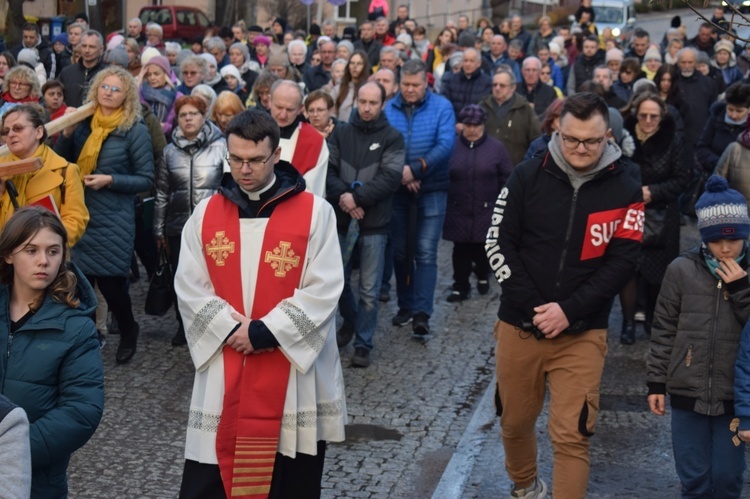 Ząbkowice Śl. Miejska Droga Krzyżowa ze św. Jadwigą i św. Janem Pawłem II 