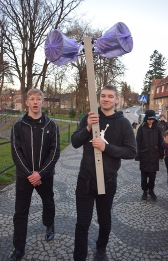 Ząbkowice Śl. Miejska Droga Krzyżowa ze św. Jadwigą i św. Janem Pawłem II 