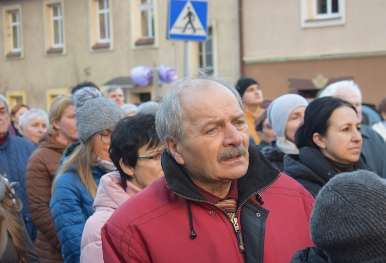 Ząbkowice Śl. Miejska Droga Krzyżowa ze św. Jadwigą i św. Janem Pawłem II 