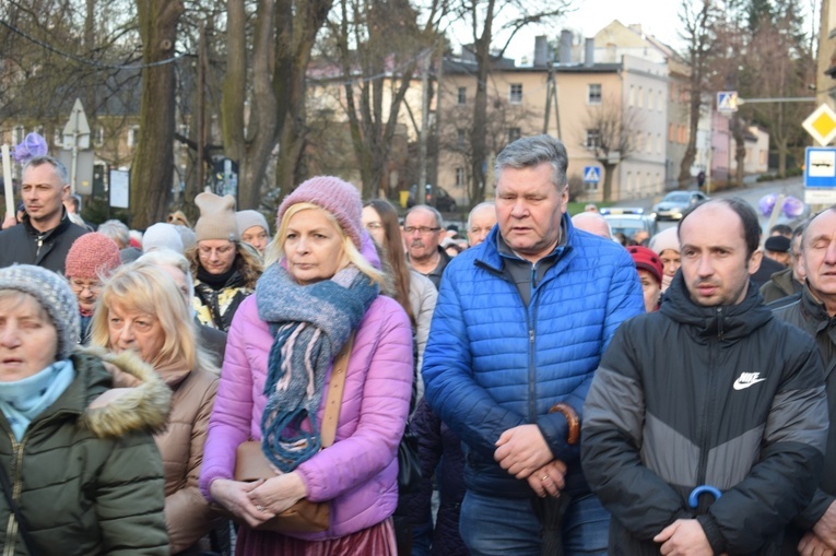 Ząbkowice Śl. Miejska Droga Krzyżowa ze św. Jadwigą i św. Janem Pawłem II 