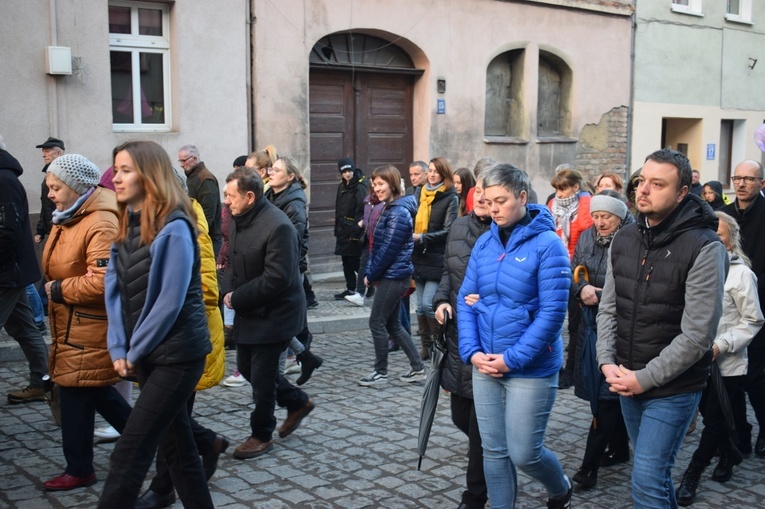 Ząbkowice Śl. Miejska Droga Krzyżowa ze św. Jadwigą i św. Janem Pawłem II 