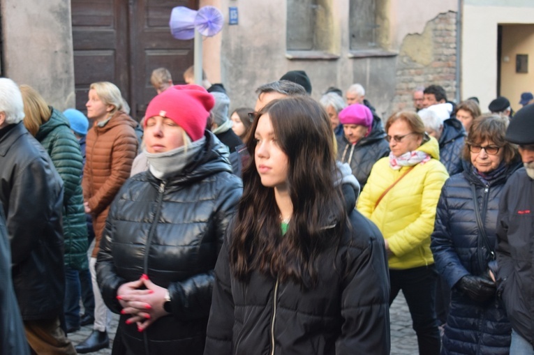 Ząbkowice Śl. Miejska Droga Krzyżowa ze św. Jadwigą i św. Janem Pawłem II 