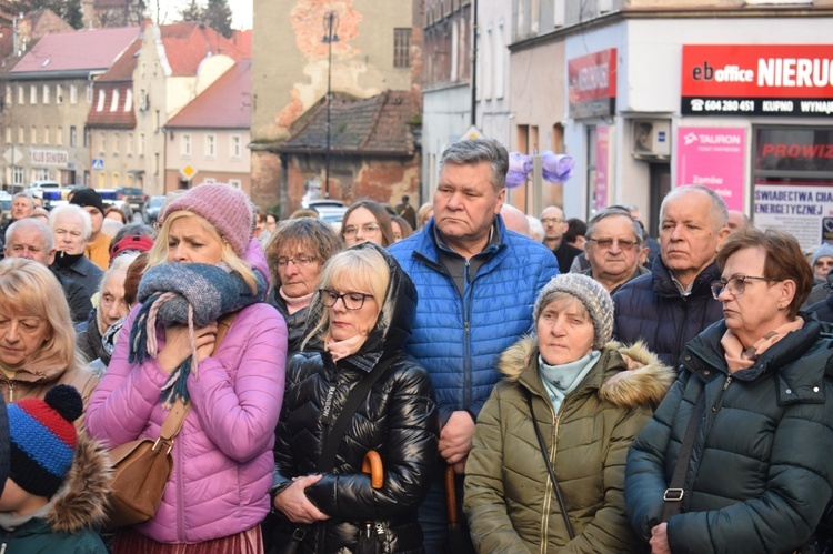 Ząbkowice Śl. Miejska Droga Krzyżowa ze św. Jadwigą i św. Janem Pawłem II 