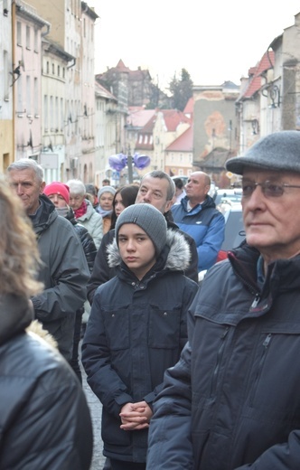 Ząbkowice Śl. Miejska Droga Krzyżowa ze św. Jadwigą i św. Janem Pawłem II 