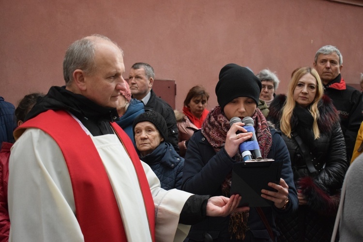 Ząbkowice Śl. Miejska Droga Krzyżowa ze św. Jadwigą i św. Janem Pawłem II 