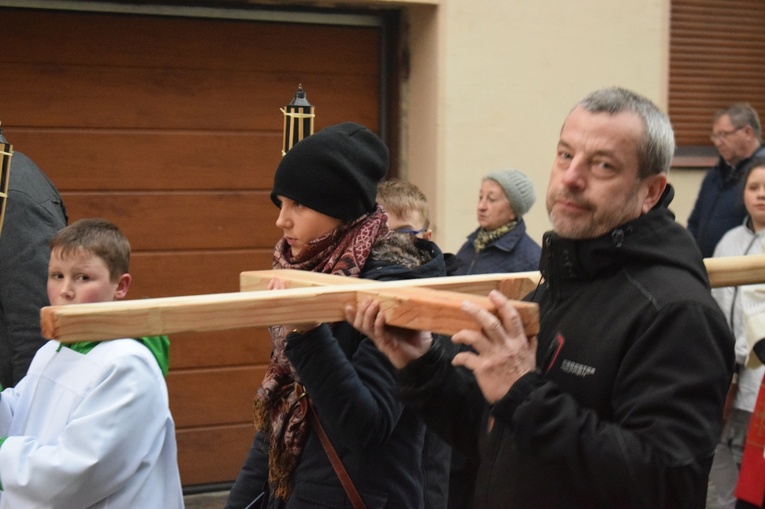 Ząbkowice Śl. Miejska Droga Krzyżowa ze św. Jadwigą i św. Janem Pawłem II 