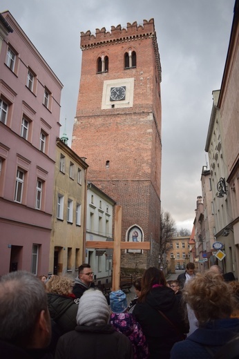 Ząbkowice Śl. Miejska Droga Krzyżowa ze św. Jadwigą i św. Janem Pawłem II 