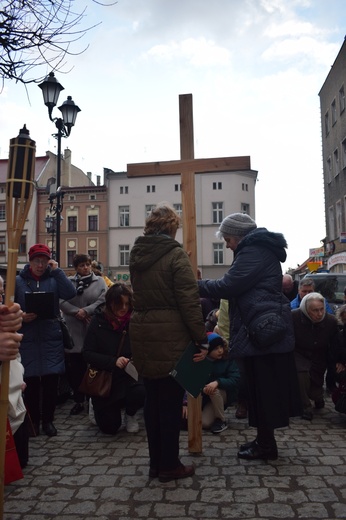 Ząbkowice Śl. Miejska Droga Krzyżowa ze św. Jadwigą i św. Janem Pawłem II 