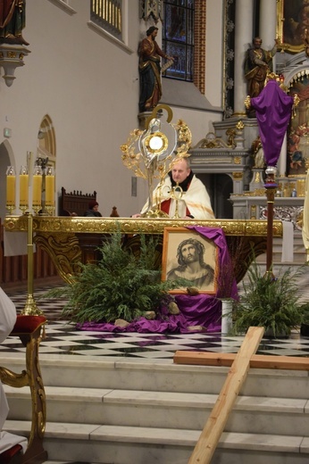 Ząbkowice Śl. Miejska Droga Krzyżowa ze św. Jadwigą i św. Janem Pawłem II 