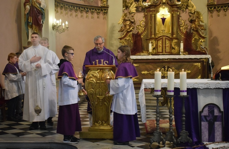 Ząbkowice Śl. Miejska Droga Krzyżowa ze św. Jadwigą i św. Janem Pawłem II 