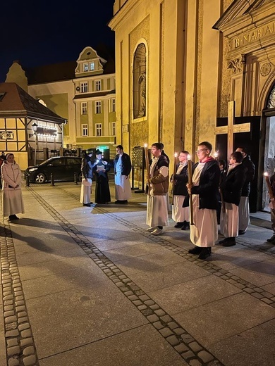 Kłodzko. Uliczna Droga Krzyżowa z jezuitami