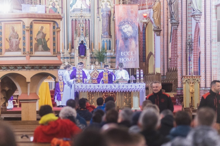 Ekstremalna Droga Krzyżowa w Bielawie