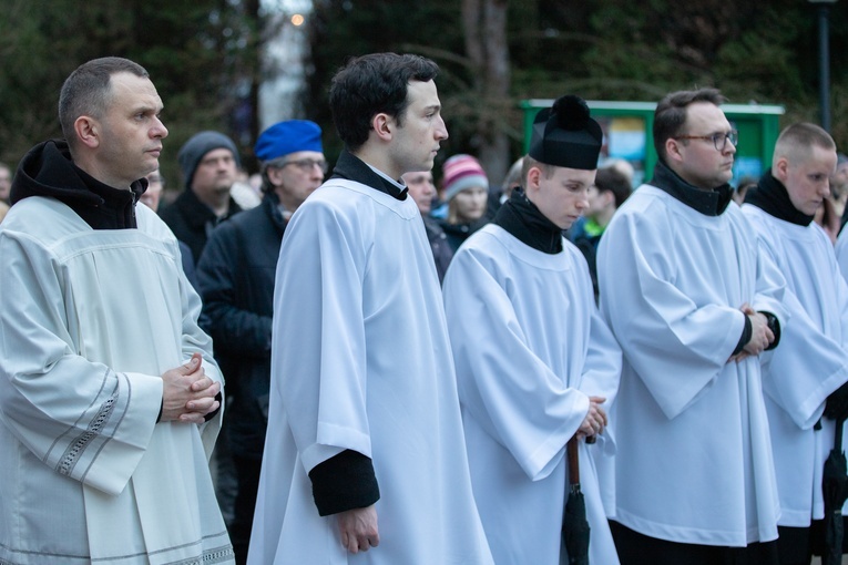 Krzyżu święty, nade wszystko... Droga Krzyżowa ulicami Gocławia