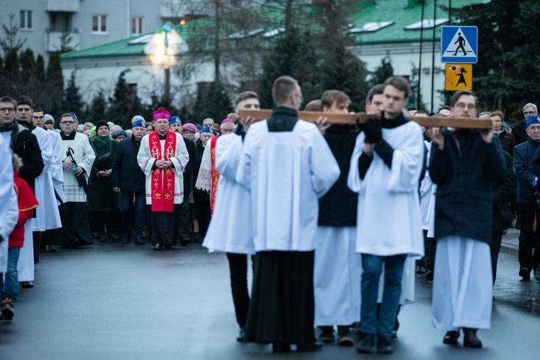 Krzyżu święty, nade wszystko... Droga Krzyżowa ulicami Gocławia