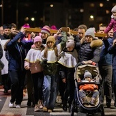 Krzyżu święty, nade wszystko... Droga Krzyżowa ulicami Gocławia