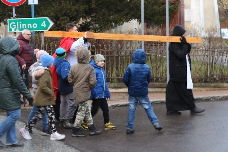 Walim. Droga Krzyżowa od kościoła do kościoła