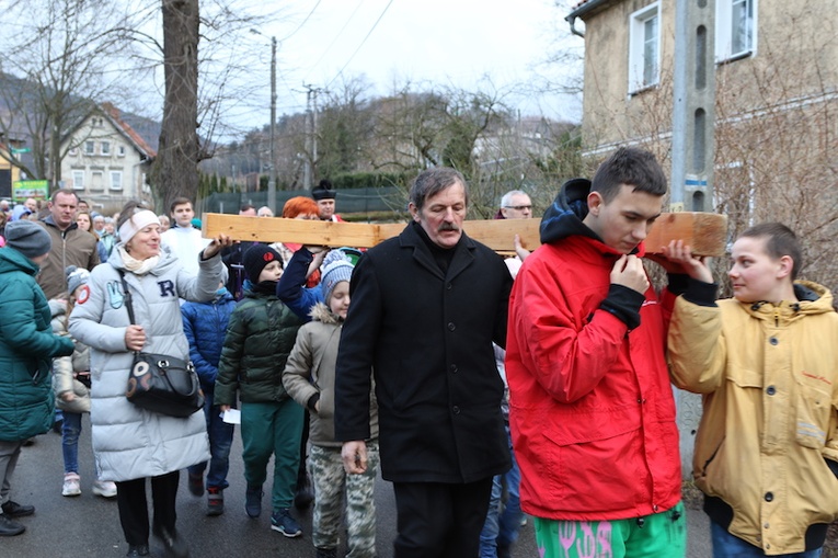 Walim. Droga Krzyżowa od kościoła do kościoła