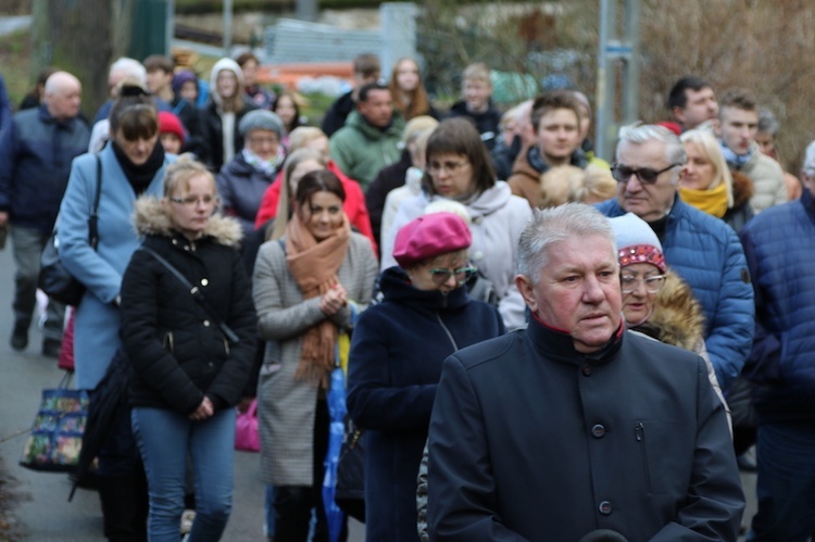 Walim. Droga Krzyżowa od kościoła do kościoła