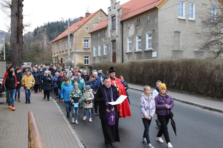 Walim. Droga Krzyżowa od kościoła do kościoła