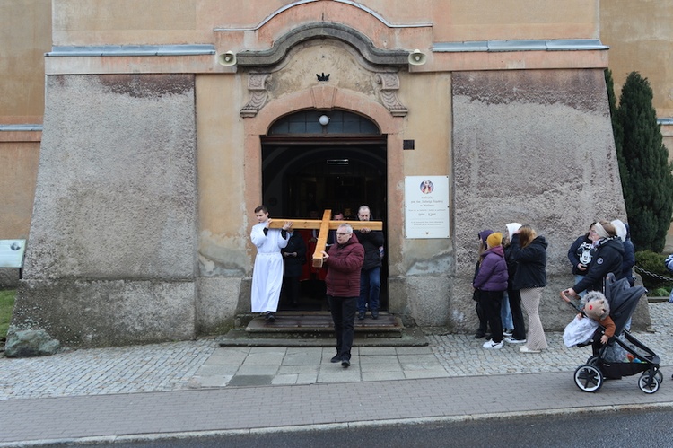 Walim. Droga Krzyżowa od kościoła do kościoła