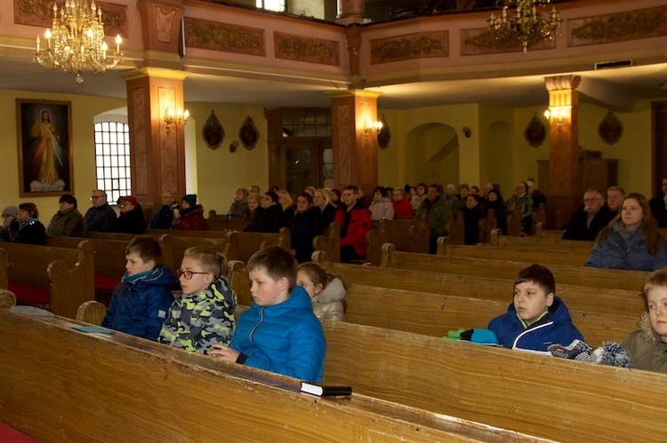 Walim. Droga Krzyżowa od kościoła do kościoła