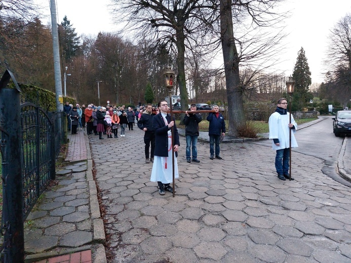 Uliczna Droga Krzyżowa w Mieroszowie