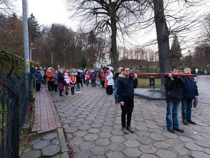 Uliczna Droga Krzyżowa w Mieroszowie