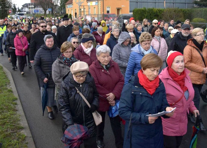 Dzierżoniów. Miejska Droga Krzyżowa z Janem Pawłem II