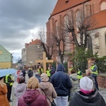 Dzierżoniów. Miejska Droga Krzyżowa z Janem Pawłem II