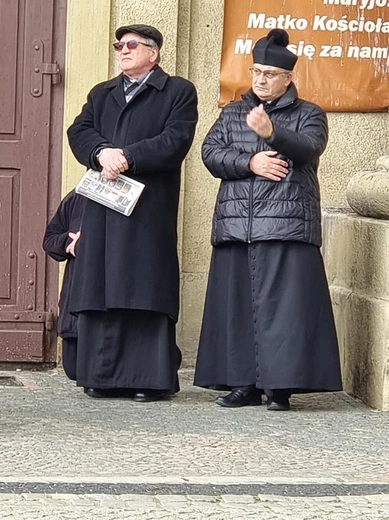 Dzierżoniów. Miejska Droga Krzyżowa z Janem Pawłem II