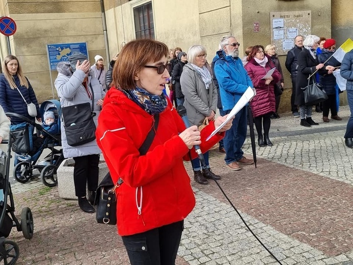 Dzierżoniów. Miejska Droga Krzyżowa z Janem Pawłem II