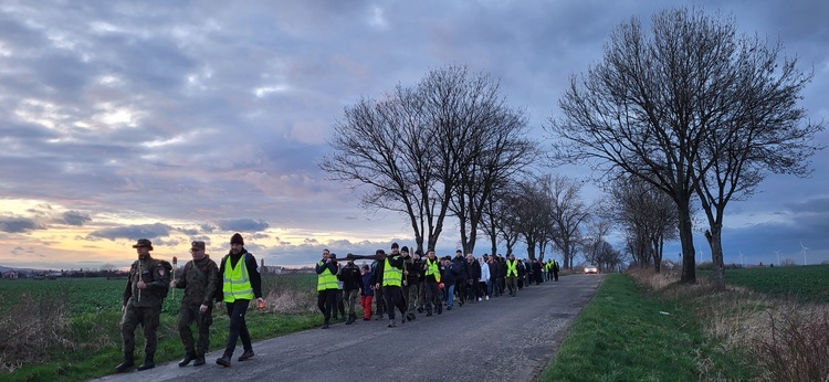 Jaroszów. Droga Krzyżowa z niezłomnymi