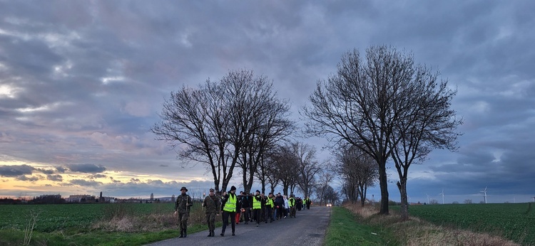 Jaroszów. Droga Krzyżowa z niezłomnymi