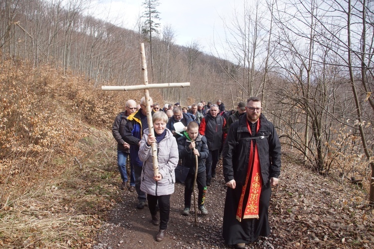 Dekanalna Droga Krzyżowa na Chełmiec