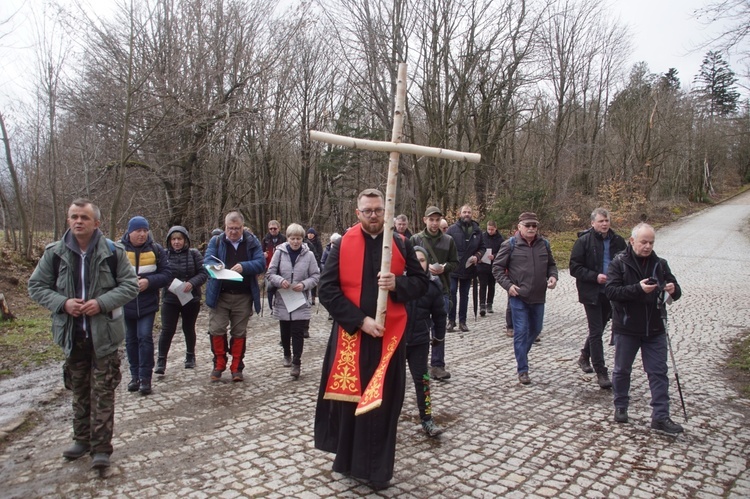 Dekanalna Droga Krzyżowa na Chełmiec