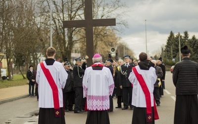 Droga Krzyżowa przeszła od kościoła Podwyższenia Krzyża Świętego do kościoła seminaryjnego.