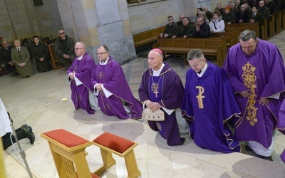 Pielgrzymka leśników do sanktuarium w Czarnej